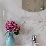 Large 800m From The 90 Square Meters Lejlighed