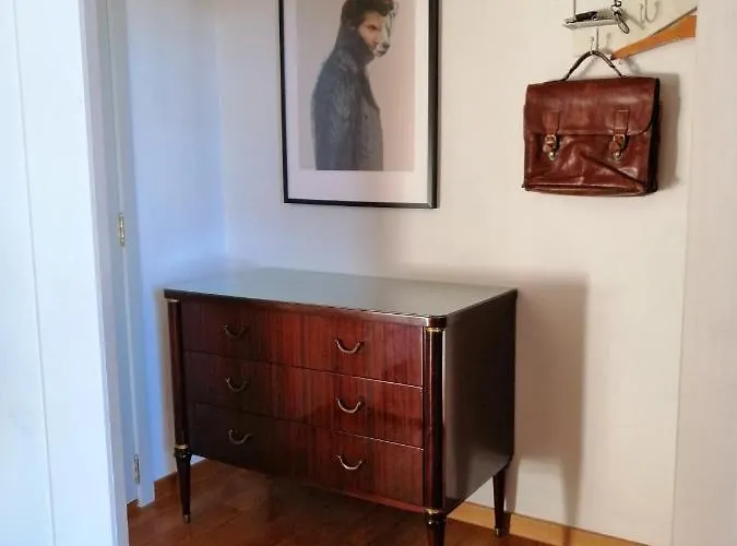 Large 800m From The 90 Square Meters アパート