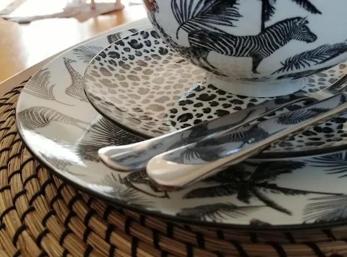 Large 800m From The 90 Square Meters アパート オステンド