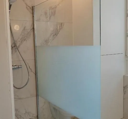 Large 800m From The 90 Square Meters アパート *