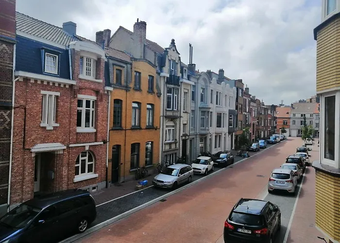 Large 800m From The 90 Square Meters アパート *