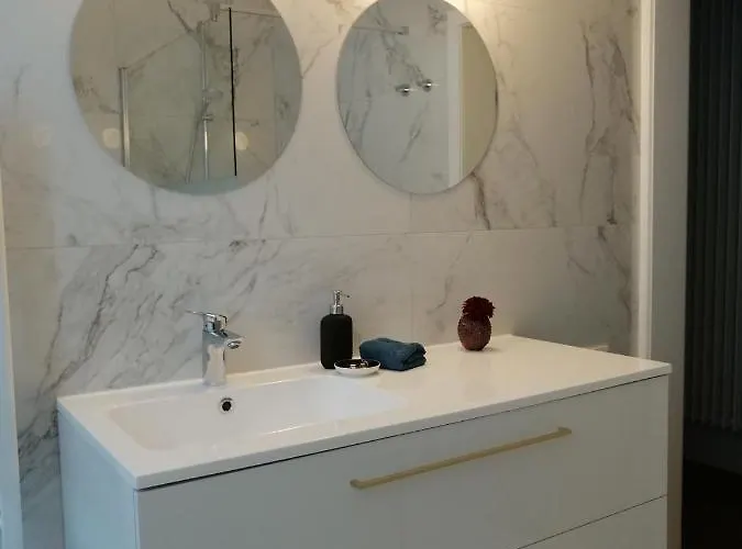 アパート Large 800m From The 90 Square Meters オステンド