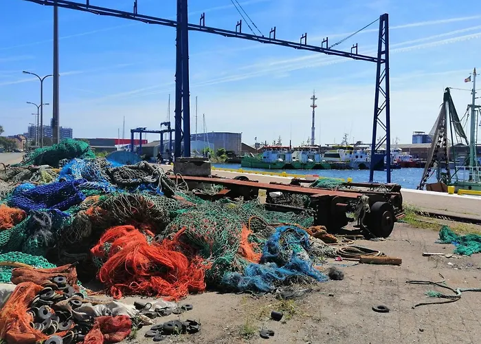 アパート Large 800m From The 90 Square Meters オステンド