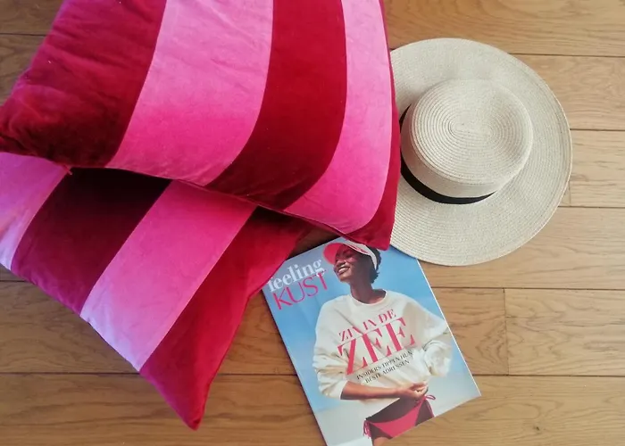 Large 800m From The 90 Square Meters アパート *